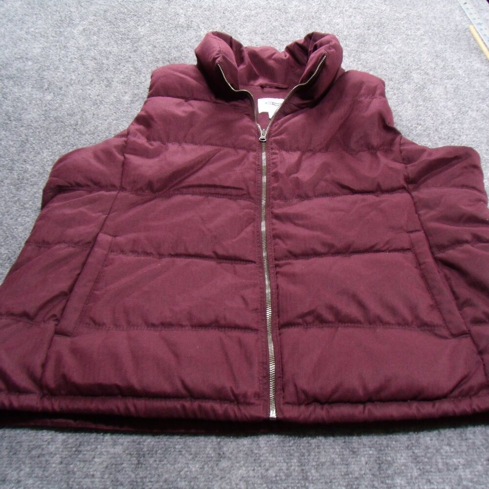 Old Navy  Maroon Puffer  Vest in size xxl   womens.